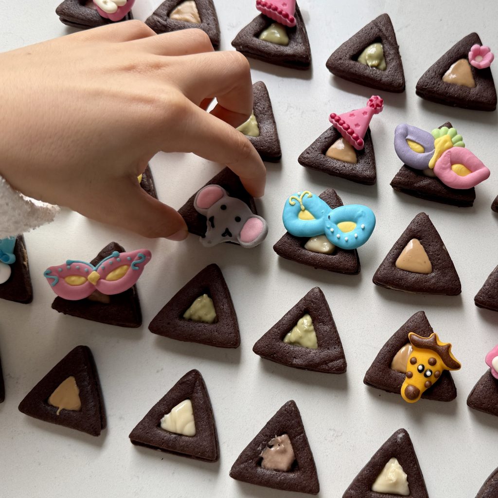 עוגיות בצק פריך קקאו מקושטות