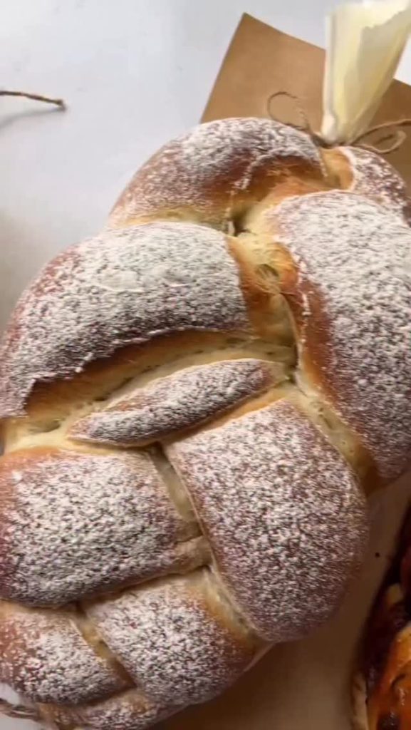הנה המתכון (להפרשת חלה להכפיל ❤️) והוא כתוב יותר מסודר באתר שלי ואם אהבת אשמח לעוקב שלך 🥰 1 ק”ג קמח 2 כפות שמרים יבשים חצי כו...
