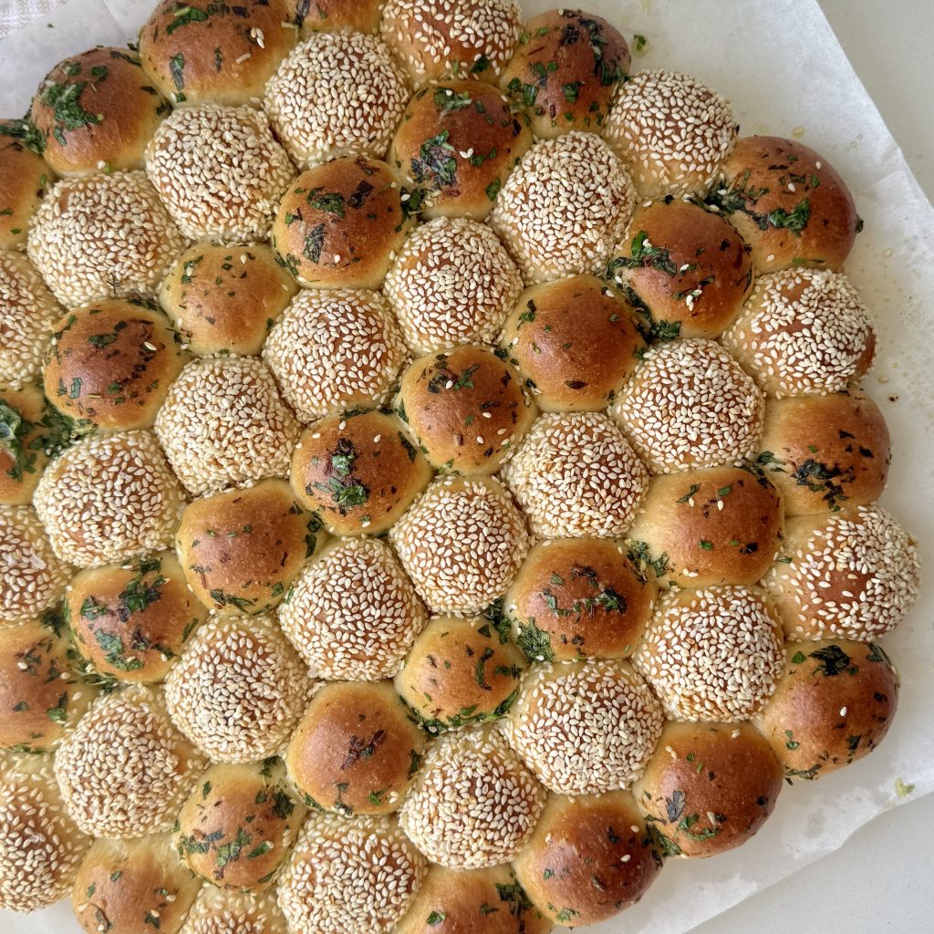 חלת כדורים נתלשת במילוי גבינות